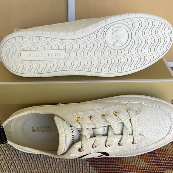 MICHAEL KORS SHEA LACE UP
FAUX LEATHER
49R4SHFS1L
Fashion Sneakers - Picture 3 of 16